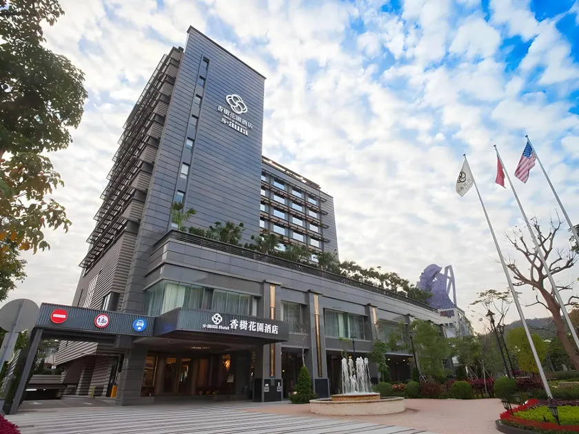 S Aura Hotel - Image 1