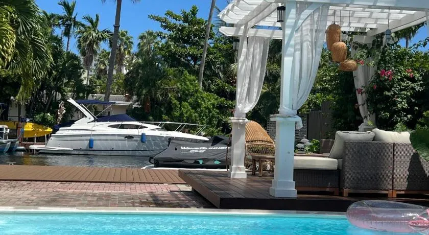 D' Mauchi Waterfront House - Image 1