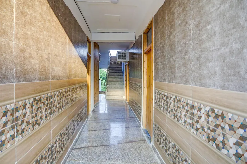 Collection O Aditya Inn Sector 66 Noida Near Adarsh Pariksha Kendra - Image 1