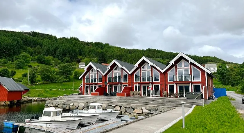 Måløy Fjordbuer moderne og luksuriøse med havutsikt - Image 1