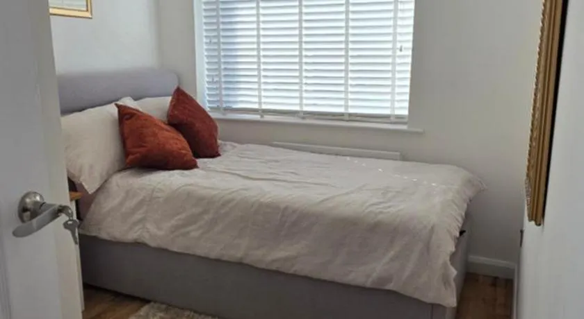 Individual Rooms available to book - Image 1