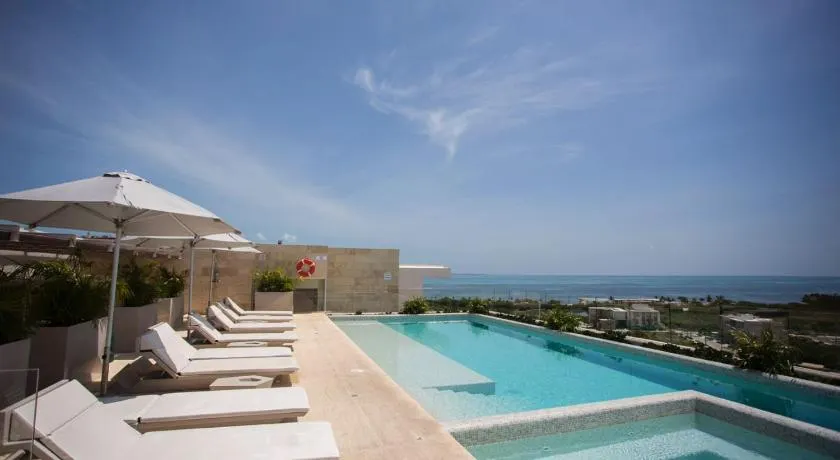 Luxurious 4BR condo by the beach - Rooftop pool - Image 1