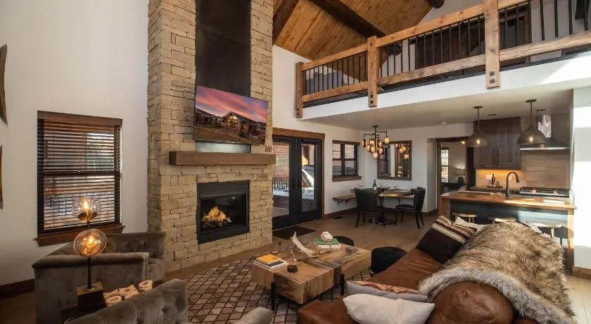 Estes Escape – Jacuzzi, Indoor/Outdoor Fireplace and BBQ Grill - Image 1