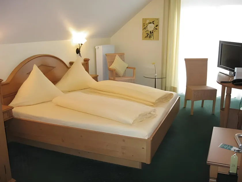 Gasthaus Weinhotel Adler - Image 1