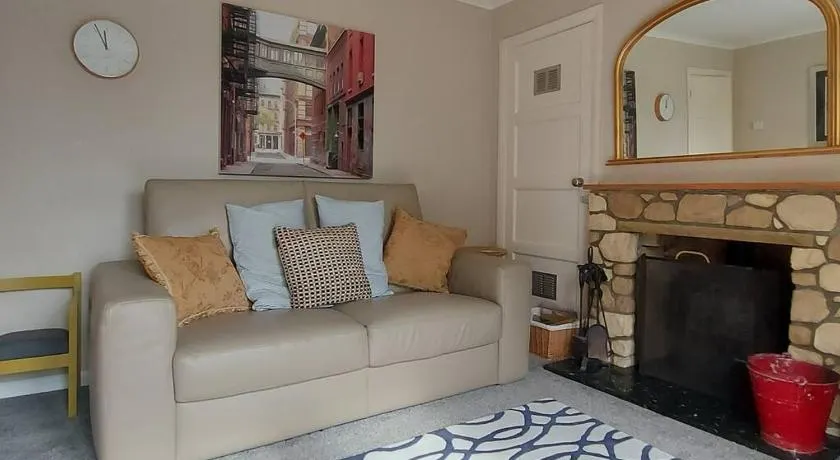 Norwich City, lovely 3 bed house, EV charger, garden with BBQ, free parking for 3 cars - Image 1