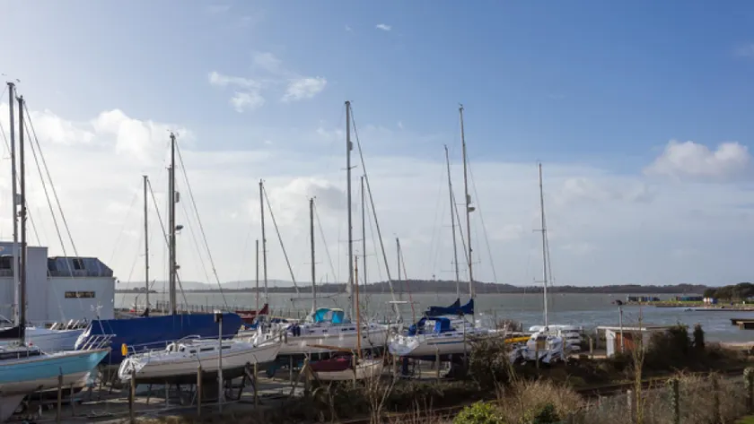 Coxswain's Cabin - Moments from Hamworthy Beach and Park - Image 1
