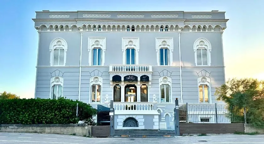 Hotel Universal - Image 1
