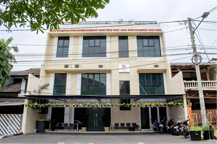 Grey House Tebet - Image 1