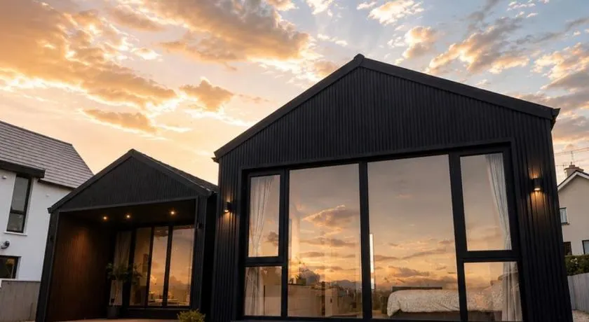 "Deerpark Villa - Sleeps 8, Views of The Rock of Cashel, Palace Hotel & outdoor Sauna! - Image 1