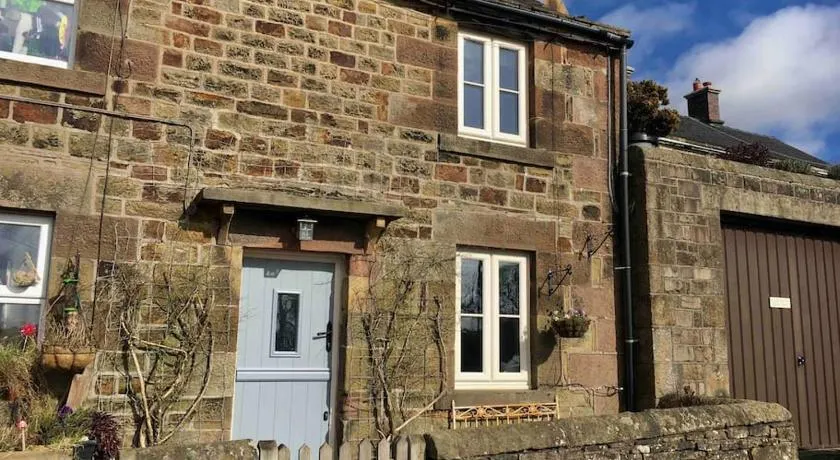 Honeysuckle Cottage - Image 1