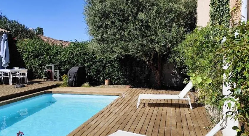 Chambre studio indépendante au calme avec piscine et climatisation - Image 1