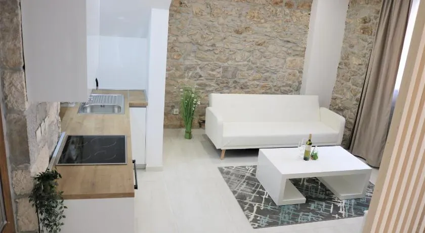City Center Chic Apartments - Image 1