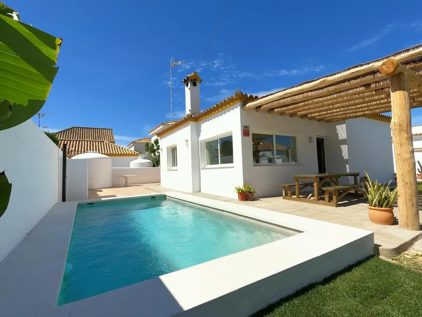 Preciosa Villa Independiente 100metros playa 10personas, Free Parking, Fully renovated Now - Image 1