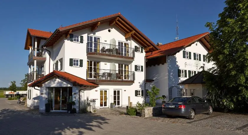 Landhotel Grüner Baum - Image 1