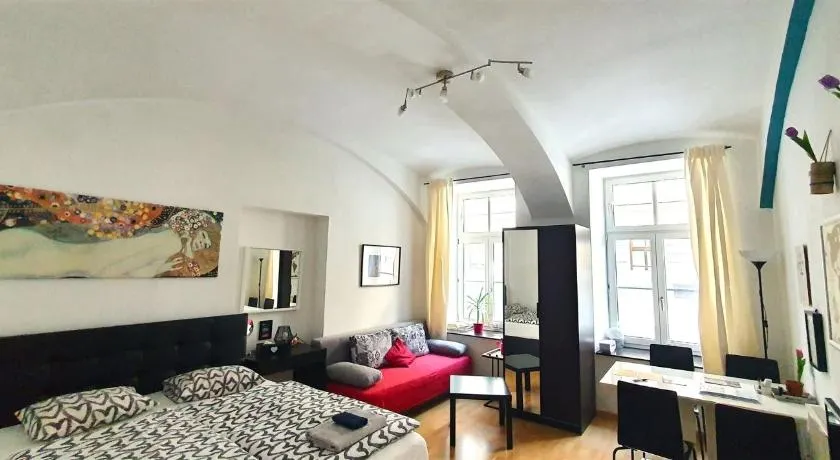 MSQ Diana Vienna - 10 min from city center - free coffee and tea - high speed internet - Image 1