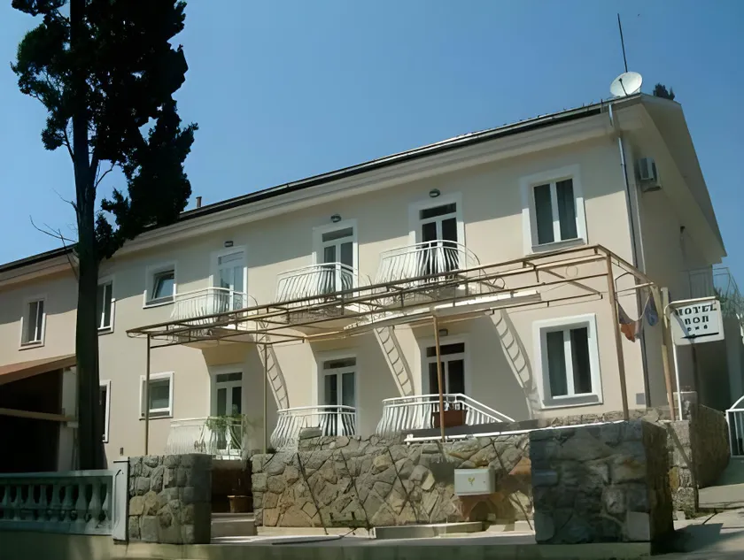 Hotel Bor - Image 1