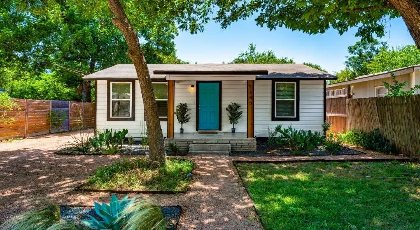 New! Entire House, 5 Minutes from downtown - Image 1