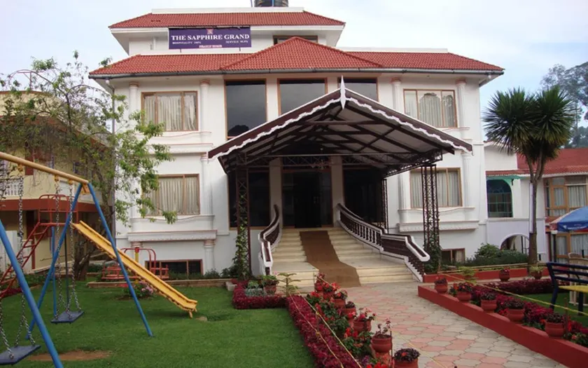 Hotel Sapphire Grand - Image 1