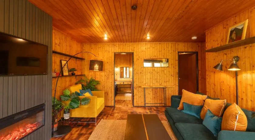 Kingswood Lodges - Image 1