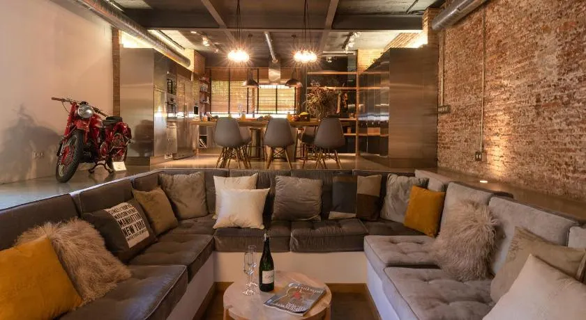 Petit Luxe Loft - Image 1