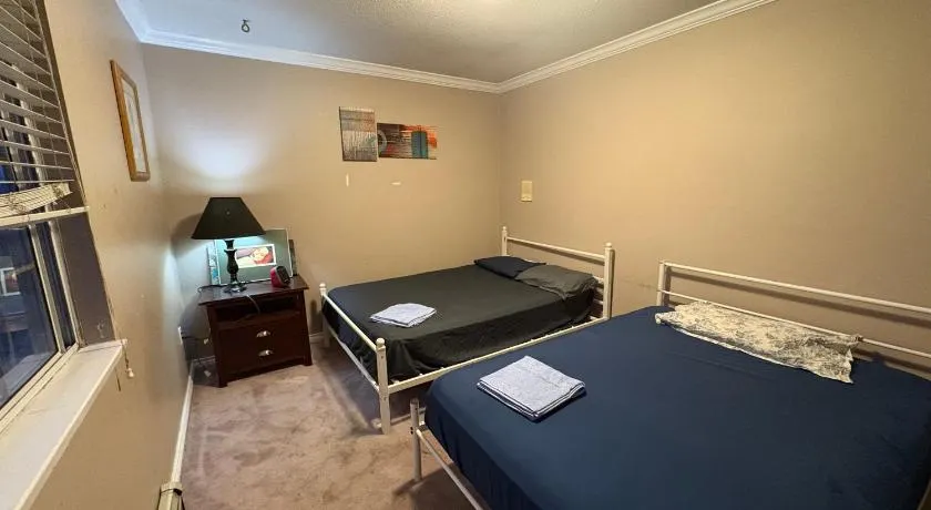 Surrey Guesthouse near King George Blvd - Free Parking & Wi-Fi - Image 1
