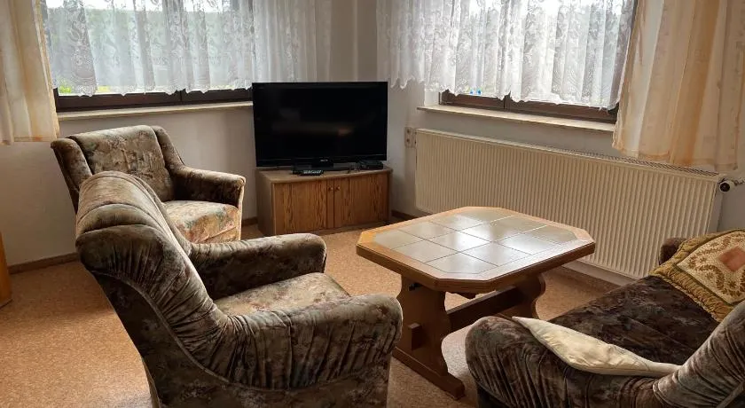 Schöne Zimmer mit gemeinsamer Nutzung von Bad, Toilette und Küche - Image 1
