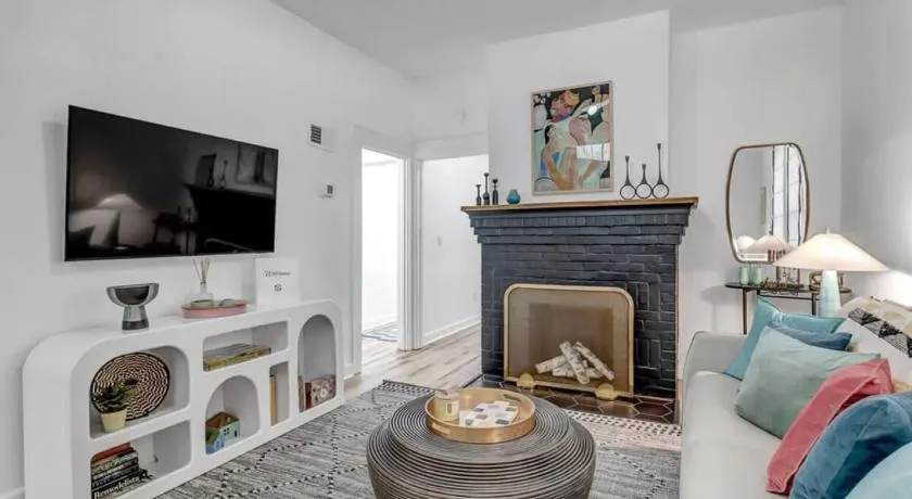 Fourth House - Eclectic and fun 1BR in SPR - Image 1