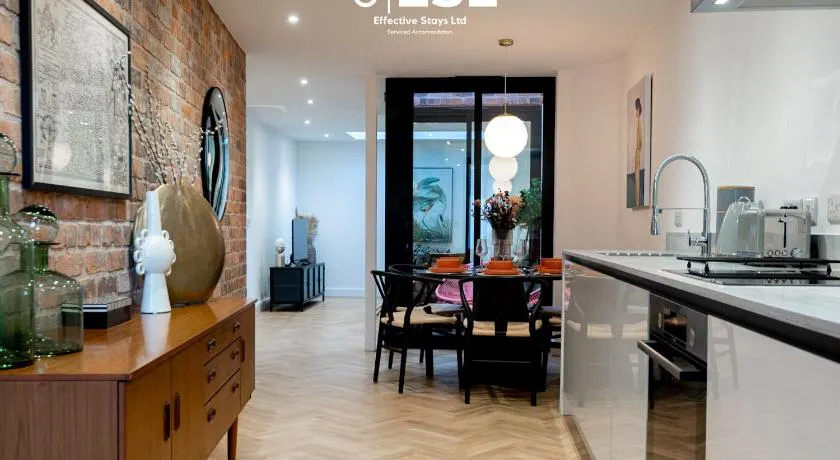 Contemporary Townhouse - Free Parking - Central Shrewsbury - Image 1