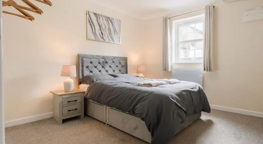 Ely Stays Flat 1 Stylish City Centre Apartment - Image 1