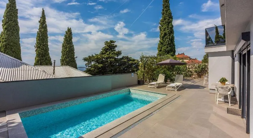 500 Meter Strand mit Pool - Image 1
