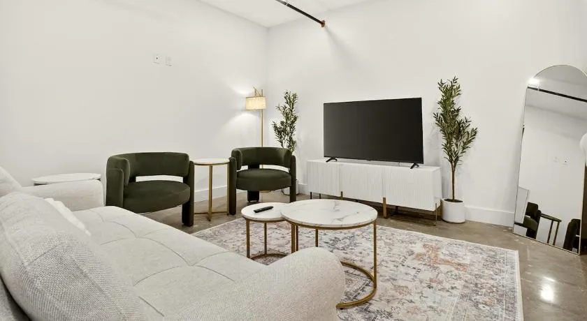 Urban Stylish 1BR Fast WiFi & Full Kitchen - Image 1