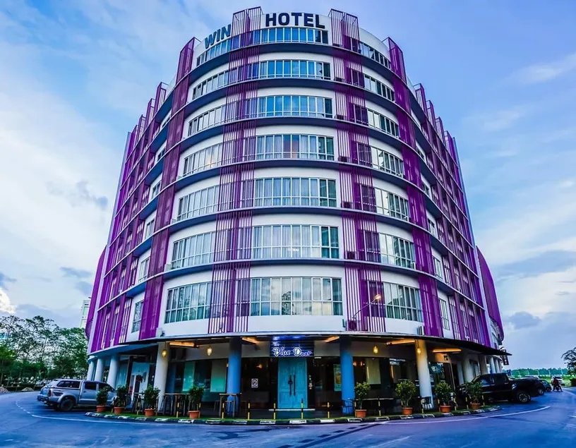 Win Hotel - Image 1