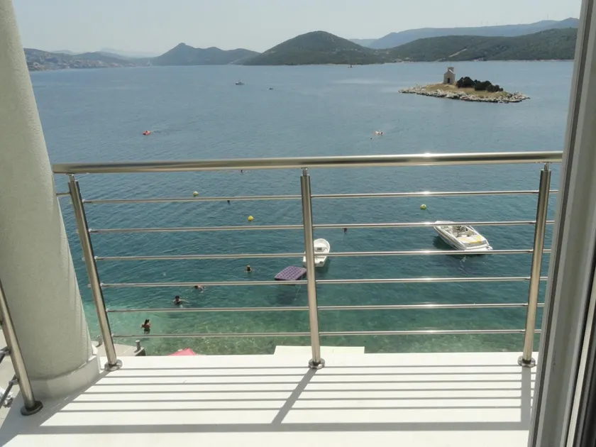 Merveilleux appartement de vacances avec jardin et terrasse | Vue mer | À côté de la plage - Image 1