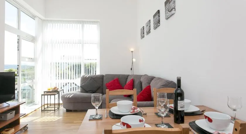 2 Bed Sea View Apartment with Balcony Parking - Pass the Keys - Image 1