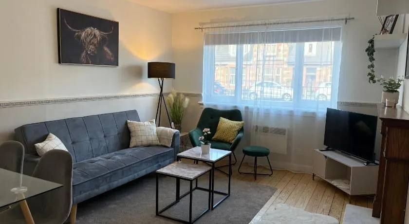 Modern apartment in Glasgow West End, free parking - Image 1