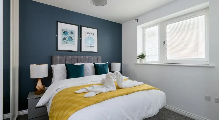 Central 1-Bed perfect for you By Valore Property Services - Image 1