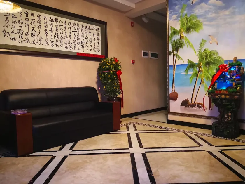 Harbor Express Hotel - Image 1