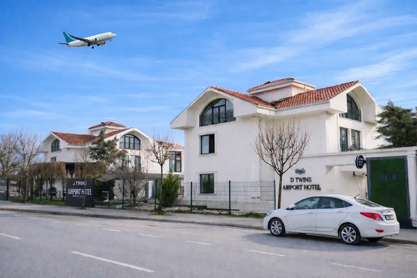 Twins Airport Hotel - Image 1