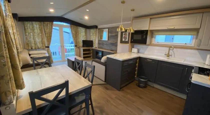 Hillside Sleeps 6 - Image 1