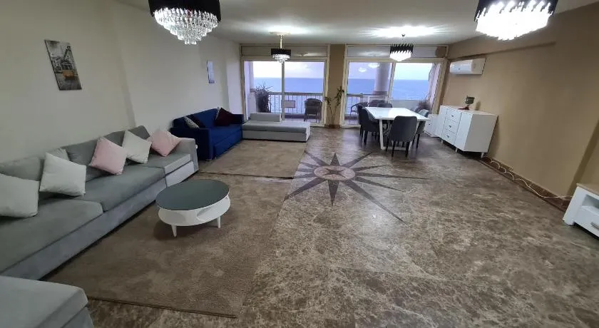 Midpoint Sea View - families only - Image 1
