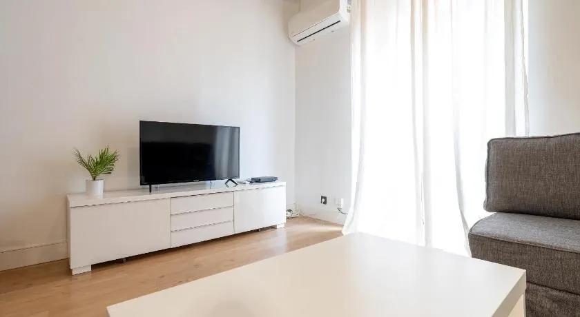 Hauzify I Apartament Lleó - Image 1