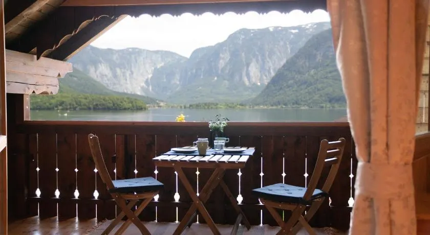 HALLSTATT LAKEVIEW Apartments - Image 1