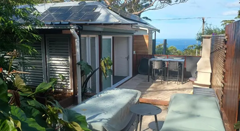 Romanic Garden View Apartment with ocean views at Stanwell Tops - Image 1