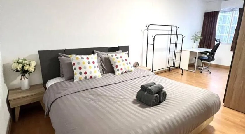 Breezy 1BR Near BTS Udomsuk - Image 1