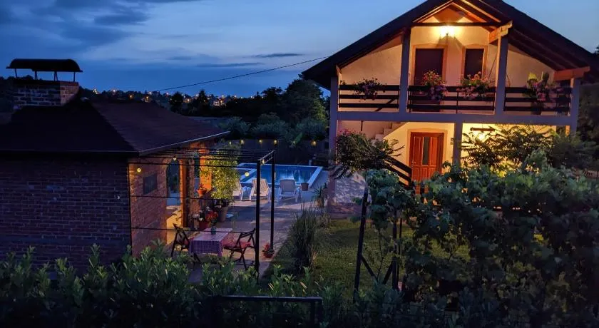 Wisteria Lodge - Image 1