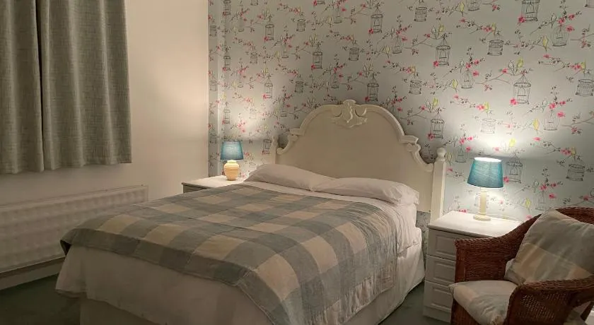 Silver Lodge Guest House - Image 1
