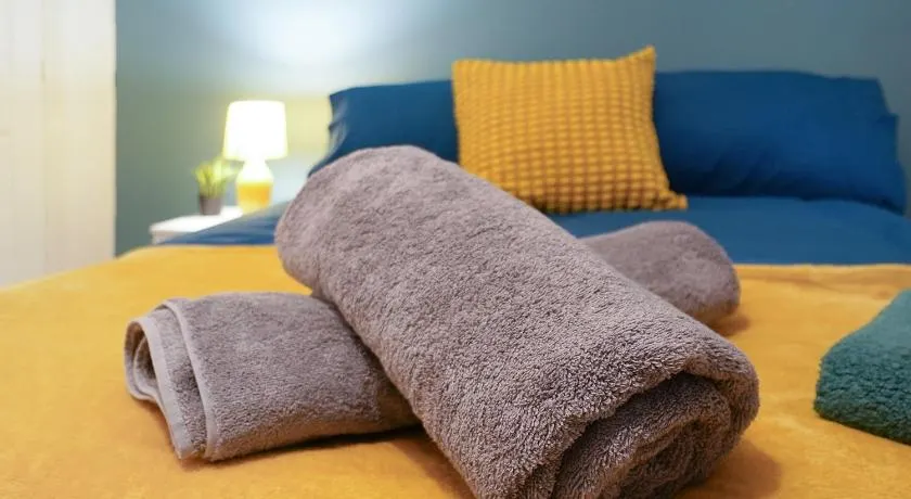 Comfortable stylish Townhouse in Ashford sleeps 5 Netflix 2 Parking spaces Perfect for Contractors and Families - Image 1