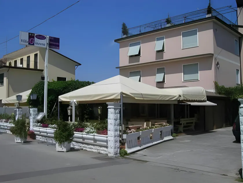 Hotel Villa Ginevra - Image 1