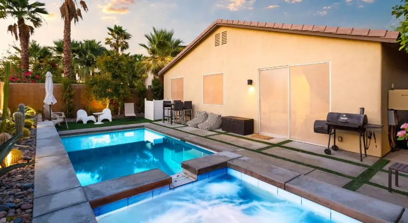 Walk to the Festivals - Private Pool & Spa - Image 1