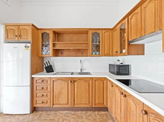 Peaceful Room – Near Transit, Shops & Maroubra Beach - Image 1
